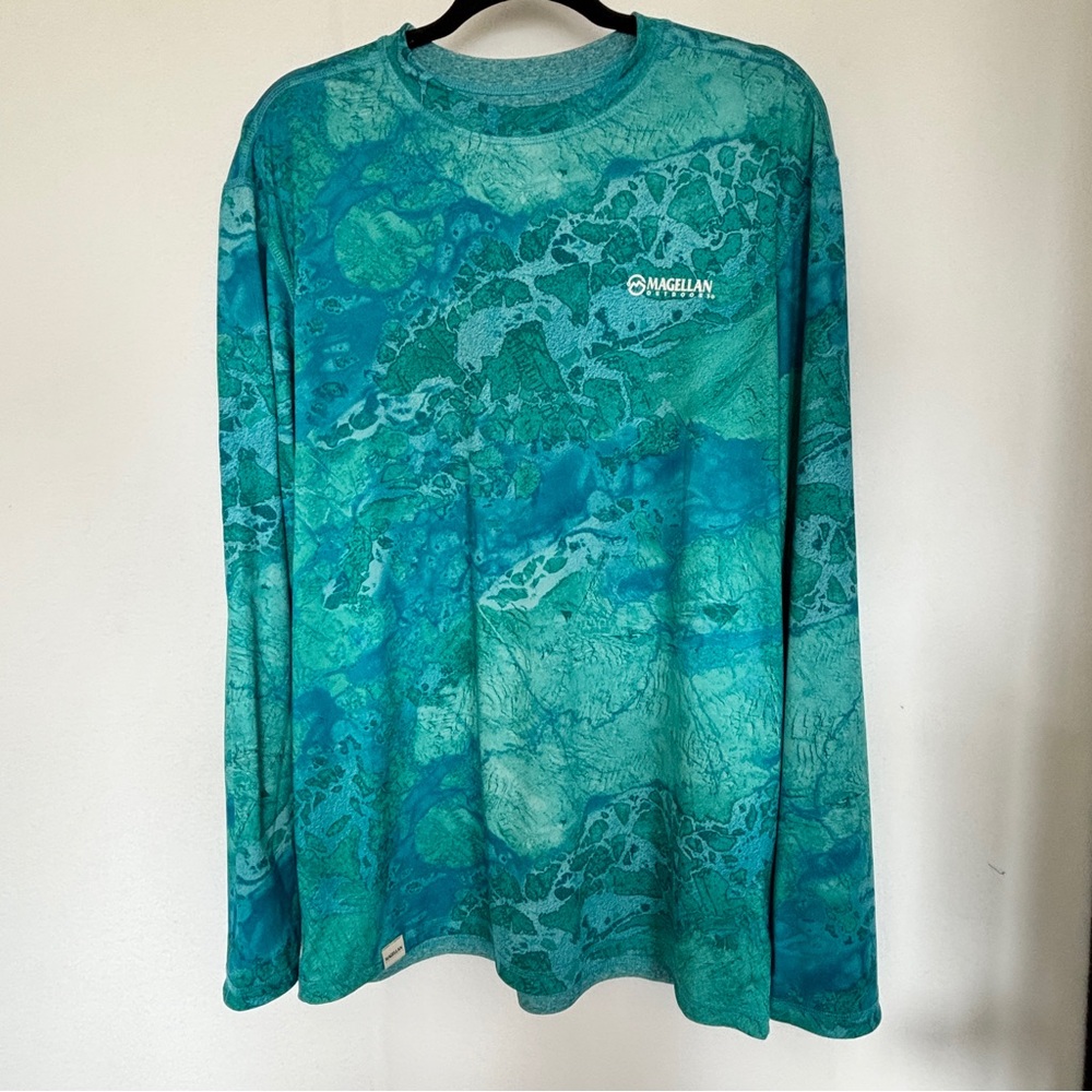 Magellan M Men’sTurquoise Realtree Reversible Long Sleeve Activewear Fishing
